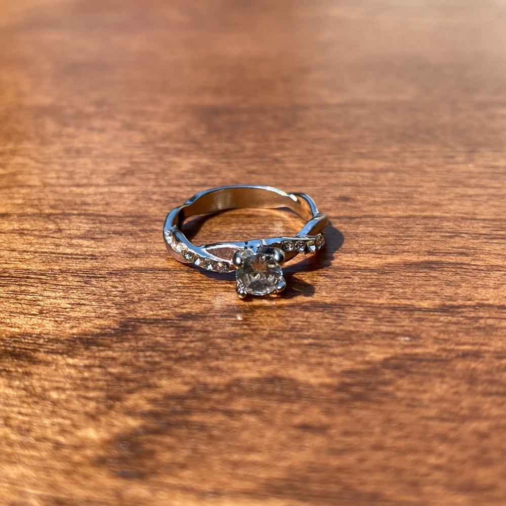 Cubic Zerconia/Rhinestone Ring - Picture 3 of 4